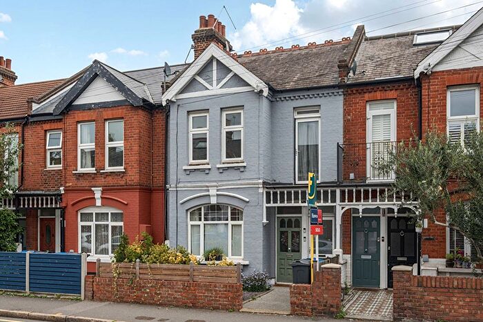 2 Bedroom Flat For Sale In Kingston Road, Raynes Park, London, SW20