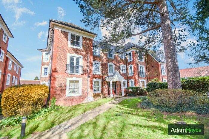 2 Bedroom Flat To Rent In Devonshire House, Woodside Park, N12