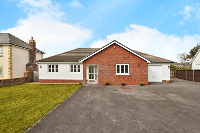 3 Bedroom Bungalow For Sale In Pantyblodau Road, Blaenau, Ammanford, Carmarthenshire, SA18