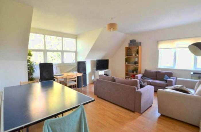 3 Bedroom Flat To Rent In Mount View Road, London, N4