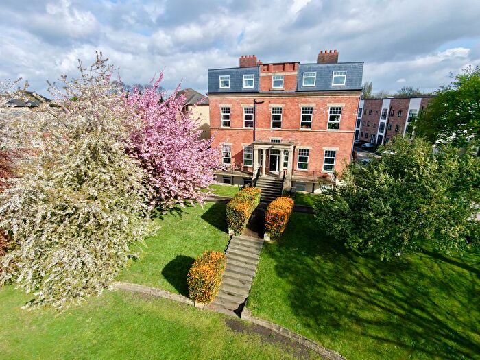 2 Bedroom Flat For Sale In The Manor House, Woodlands Village, Wakefield, WF1