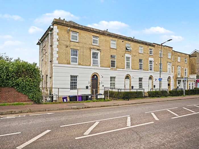 2 Bedroom Flat To Rent In Kneesworth Street, , Royston, SG8
