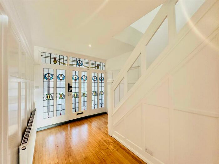 5 Bedroom Detached House To Rent In Wollaton Road, Nottingham, NG8