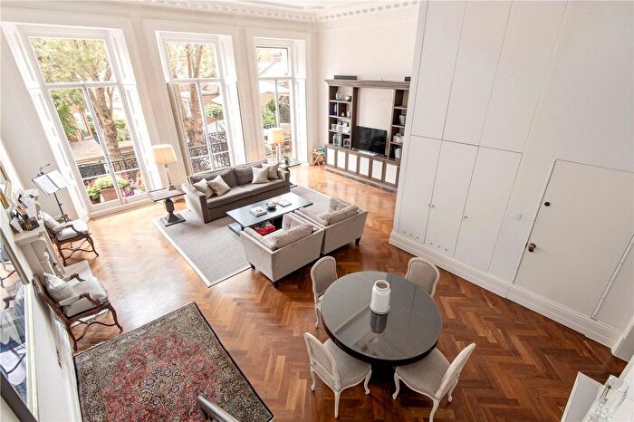 3 Bedroom Flat To Rent In Cadogan Square, London, SW1X