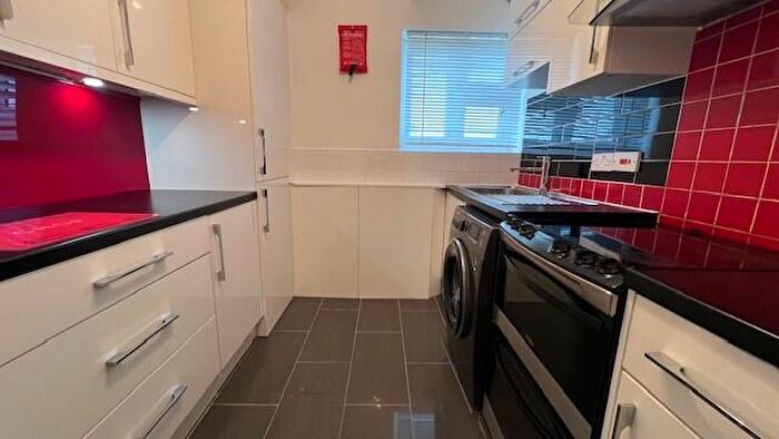 3 Bedroom Flat To Rent In Gaysham Hall, Longwood Gardens, Ilford, IG5