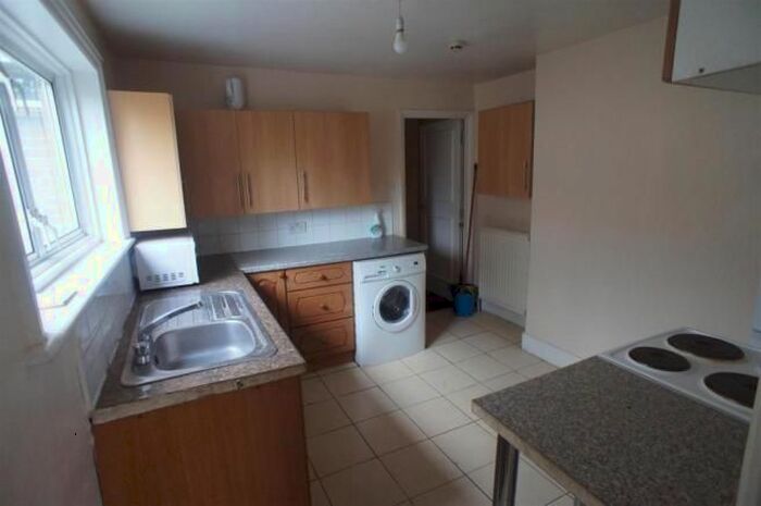 3 Bedroom Flat To Rent In Seven Sisters Road, London N15
