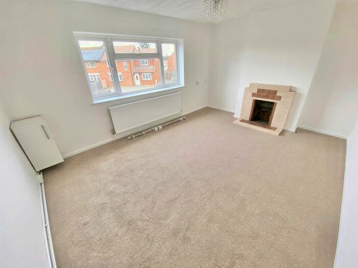 2 Bedroom Maisonette To Rent In Lyneham Road, Luton, LU2