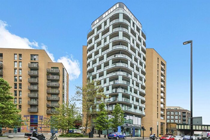 2 Bedroom Flat To Rent In Loampit Vale, Lewisham, London, Greater London, SE13