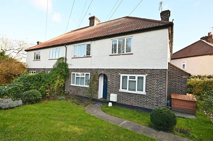 2 Bedroom Maisonette To Rent In Meadway, Twickenham, TW2