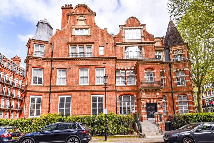 2 Bedroom Flat To Rent In Kensington Court, London, W8