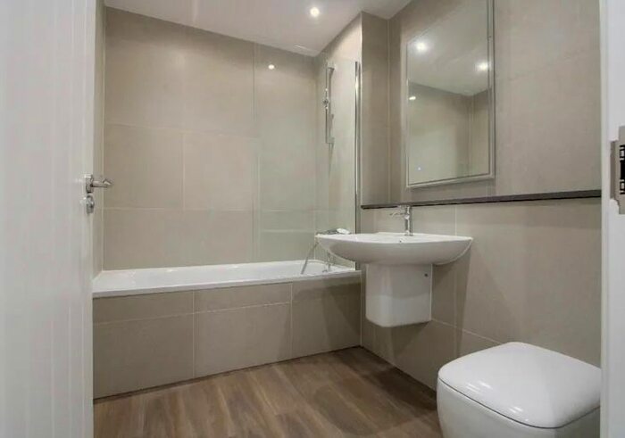 2 Bedroom Flat To Rent In Putney Hight St, London, SW15