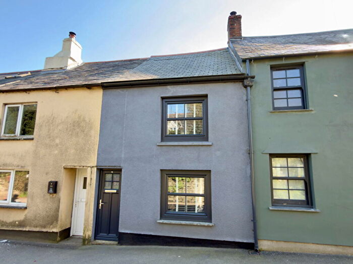 2 Bedroom Cottage For Sale In High Street, Camelford, PL32