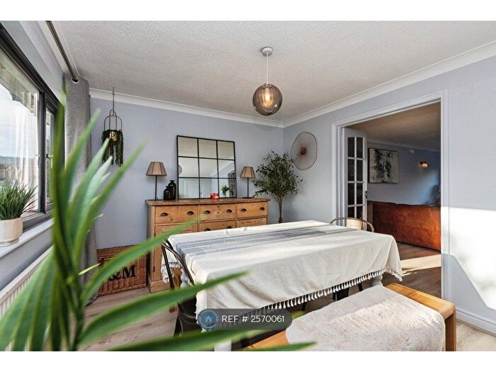 4 Bedroom Semi-detached House To Rent In Cherry Avenue, Cheltenham, GL53