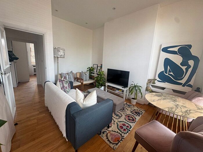 1 Bedroom Flat To Rent In Regents Park Road, Primrose Hill, NW1