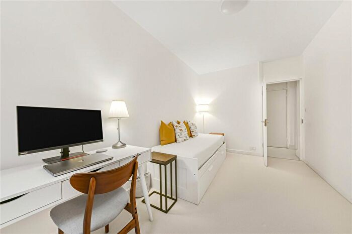 2 Bedroom Apartment To Rent In Grove End Road, London, NW8