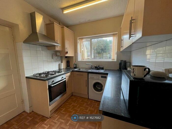 3 Bedroom Semi-Detached House To Rent In Kinross Road, Leamington Spa, CV32