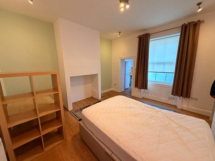 1 Bedroom Apartment To Rent In Fitzwilliam Street, Huddersfield, HD1