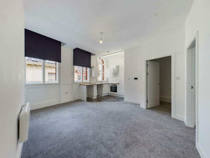 2 Bedroom Apartment To Rent In Silver Street, Hull, Yorkshire, HU1