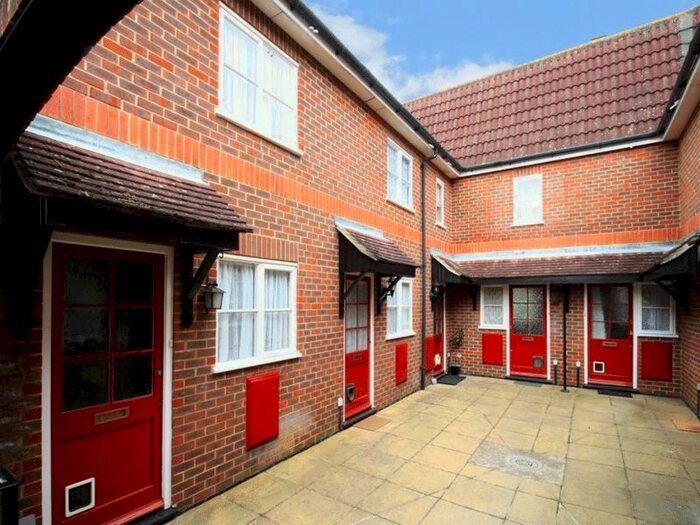 1 Bedroom Maisonette To Rent In Raven Square, Alton, GU34