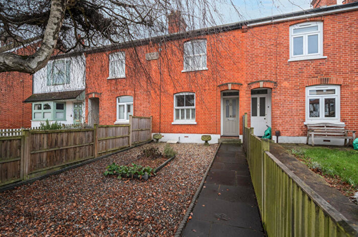 2 Bedroom Terraced House For Sale In Easthampstead Road, Wokingham, Berkshire, RG40