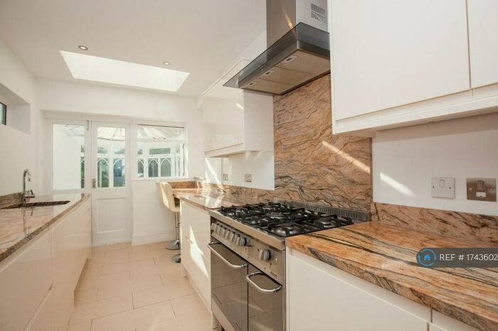 4 Bedroom Detached House To Rent In St. Albans Avenue, Weybridge, KT13