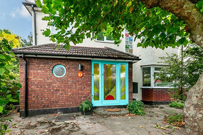 4 Bedroom End Of Terrace House To Rent In Warren Road, Twickenham, TW2