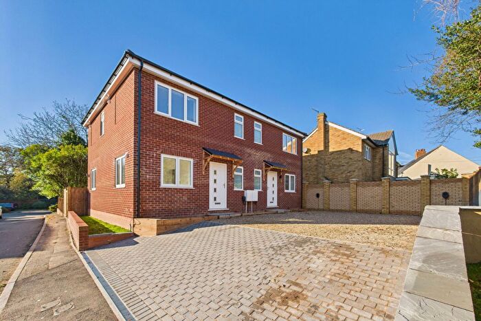 4 Bedroom Semi Detached House For Sale In Hardwicke Place, St. Albans, AL2