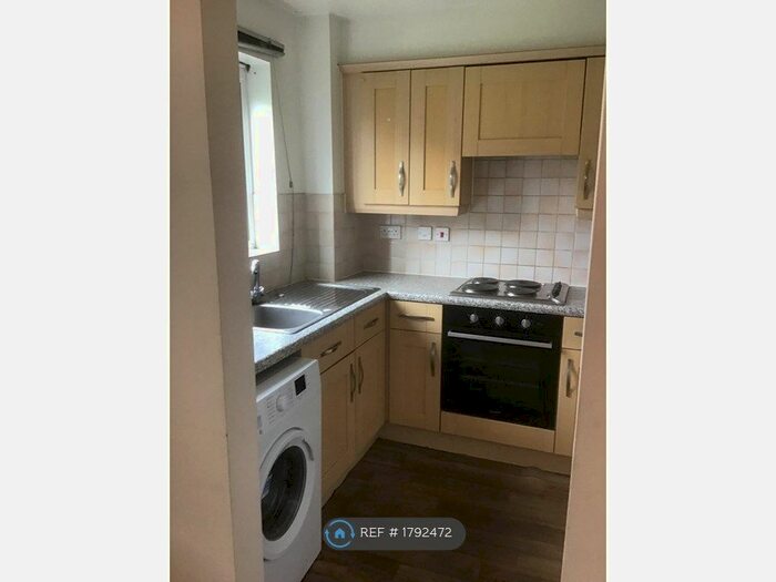 2 Bedroom Flat To Rent In Pentland Close, London, N9