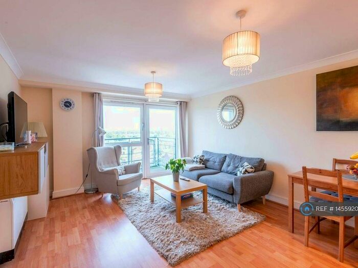 2 Bedroom Flat To Rent In The Concourse, London, N9