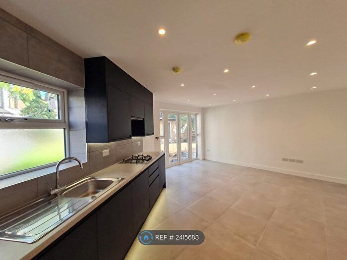 2 Bedroom Flat To Rent In South Ealing, London, W5