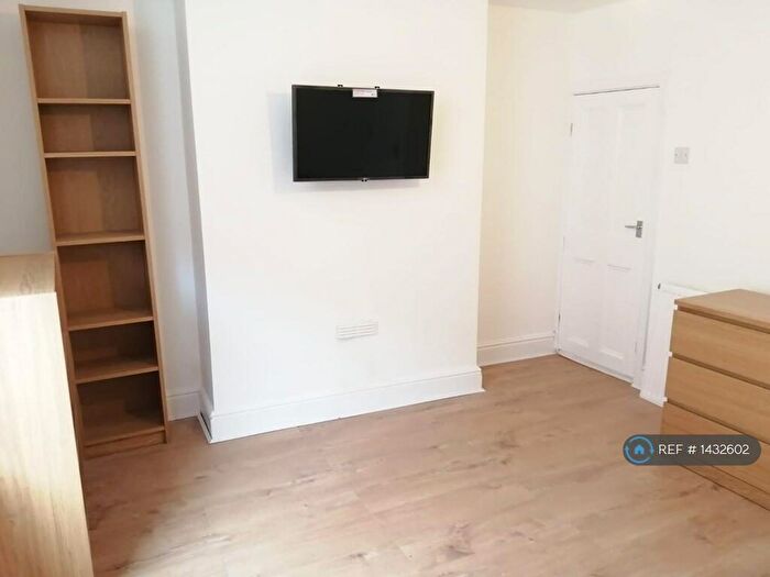 2 Bedroom Flat To Rent In Thesiger Street, Lincoln, LN5