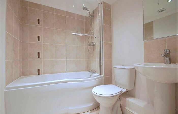 2 Bedroom Flat To Rent In Bay View, Central Parade, Herne Bay, Kent, CT6