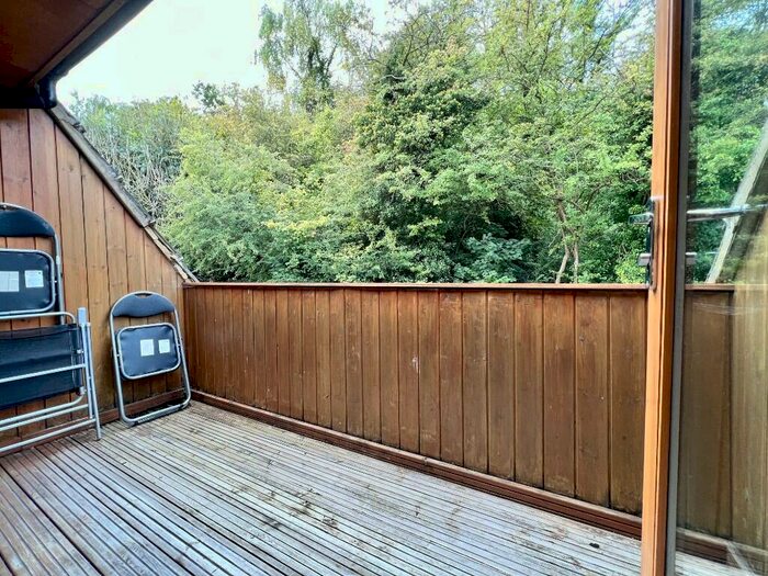 1 Bedroom Flat To Rent In Rowland Place, Purley, Croydon(London Borough), CR8