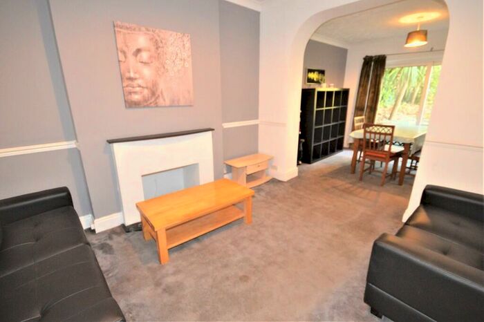 1 Bedroom Detached House To Rent In Heathwood Road, Winton, BH9