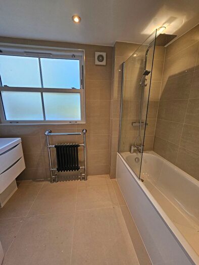 3 Bedroom Flat To Rent In Fernlea Road, London, SW12