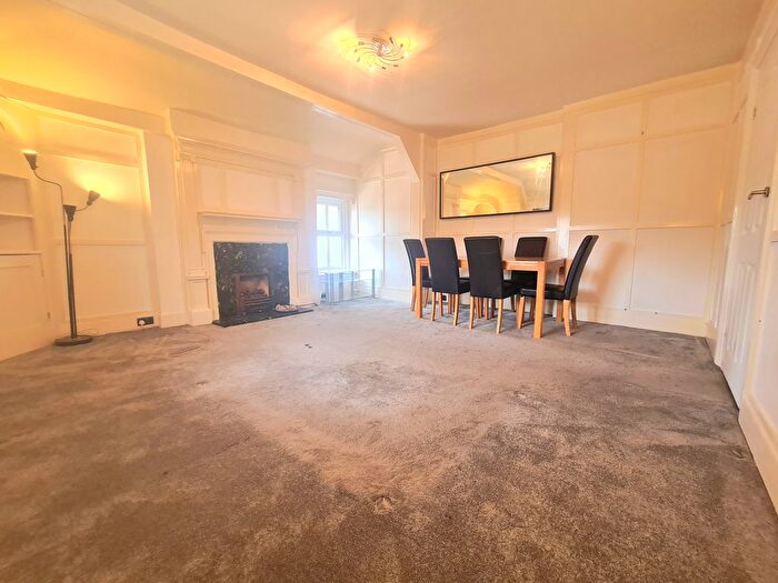2 Bedroom Flat To Rent In Ardenhurst, Bromley, BR1
