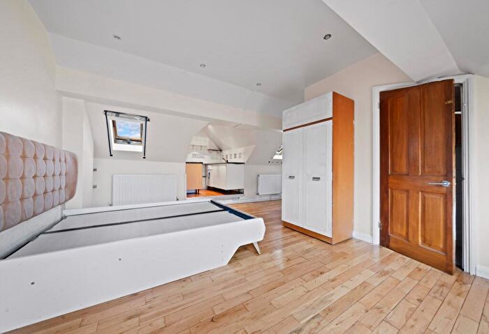 Studio To Rent In B Croydon Road, Wallington, Surrey, SM6