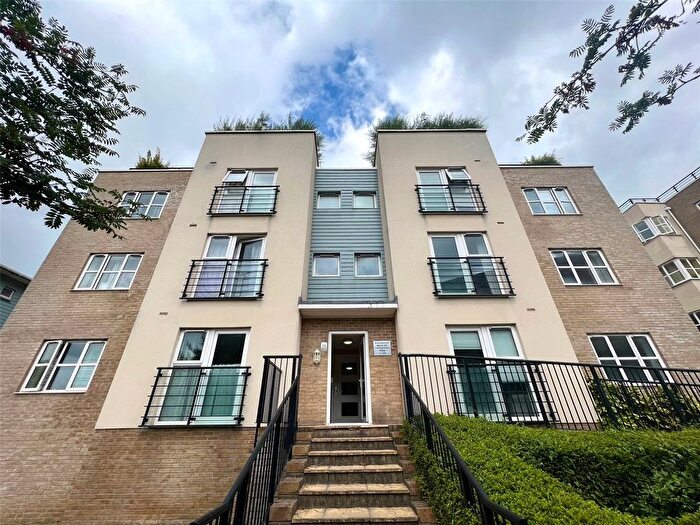 2 Bedroom Flat To Rent In Coxford Road, Southampton, Hampshire, SO16