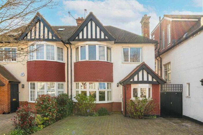 2 Bedroom Flat To Rent In Highcroft Gardens, Golders Green, NW11