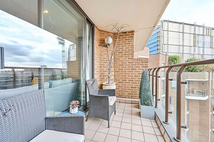 3 Bedroom Flat To Rent In Blythe Road, Brook Green, London, W14