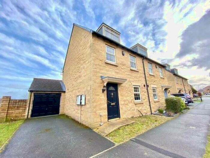 3 Bedroom Semi-Detached House To Rent In Oxley Road, Huddersfield, West Yorkshire, HD2