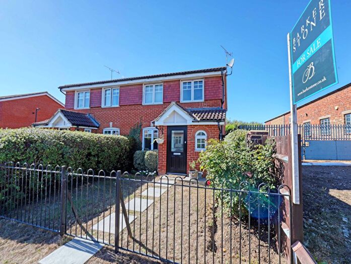 3 Bedroom Semi-Detached House For Sale In Blackamoor Lane, Maidenhead, SL6