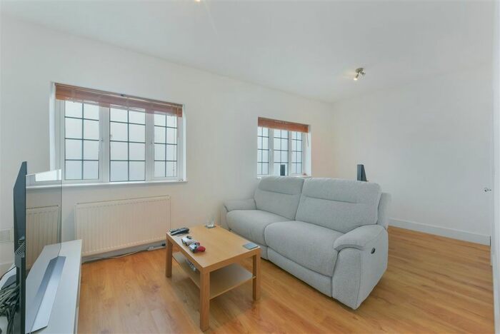 1 Bedroom Flat To Rent In Cannon Hill Lane, Raynes Park, SW20
