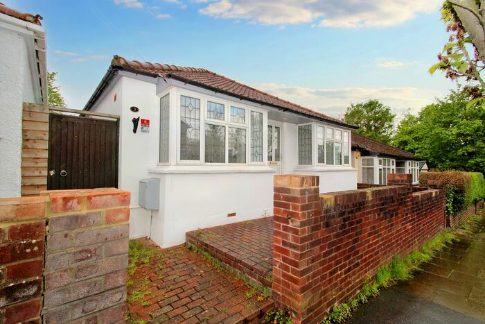 2 Bedroom Bungalow To Rent In Walford Road, Uxbridge, Greater London, UB8