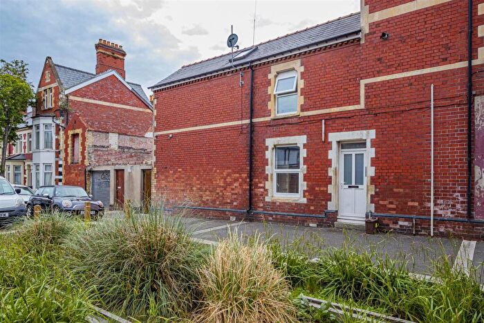 1 Bedroom Flat To Rent In Corporation Road, Grangetown, Cardiff, CF11
