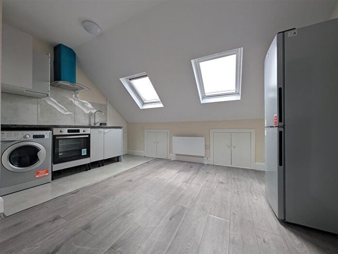 Studio To Rent In Kingsley Road, Hounslow, TW3