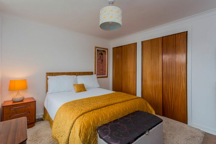 2 Bedroom Flat For Sale In Lachlan Crescent, Erskine, PA8