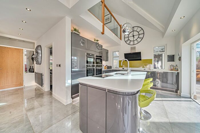 3 Bedroom Bungalow For Sale In Lane Drive, Oldham, OL4