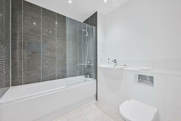 1 Bedroom Flat To Rent In Cavalry Court, Woolwich, London, SE18