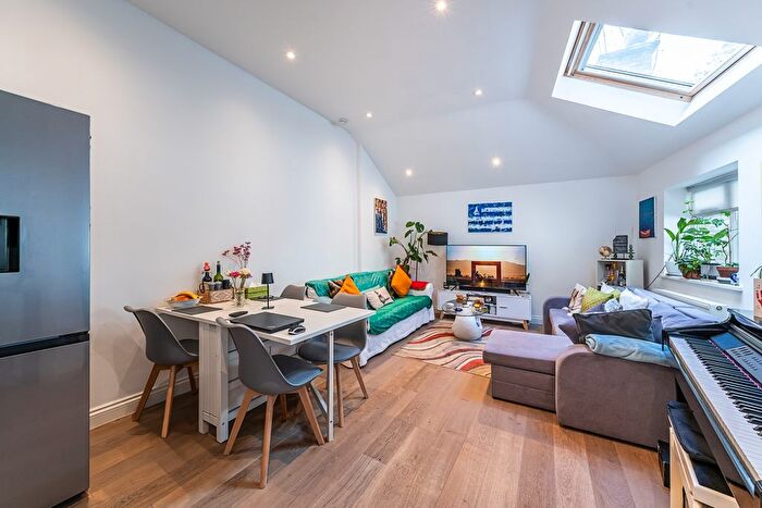 1 Bedroom Flat To Rent In Old Town, SW4